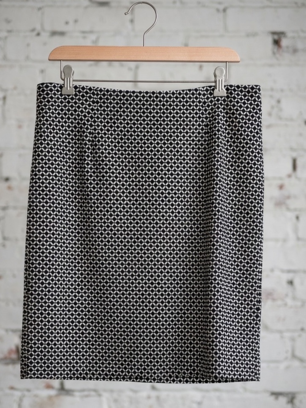 J. Jill Black & White Patterned Pencil Skirt